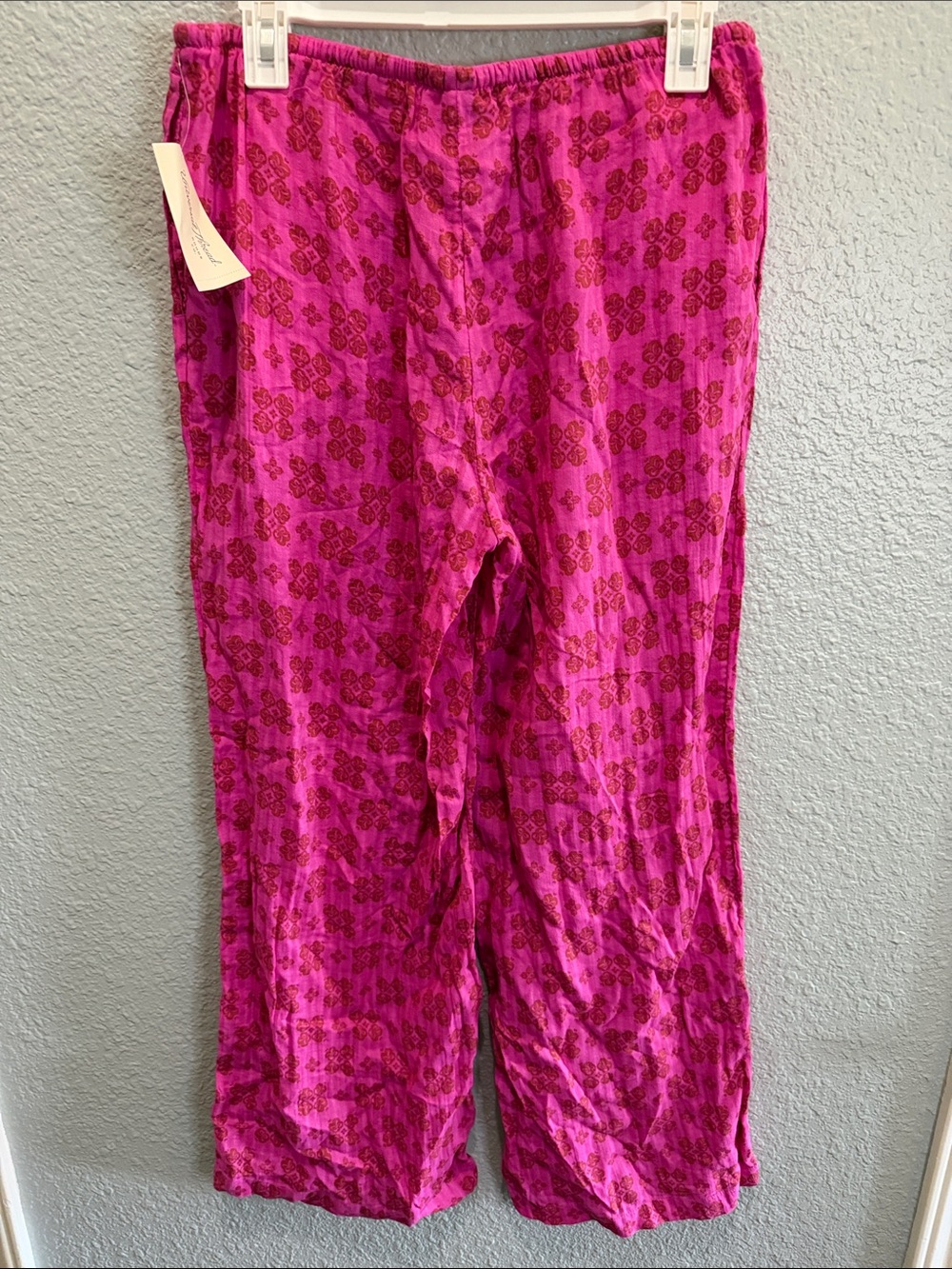 Universal Threads women’s Pink Floral Lounge Pants size large